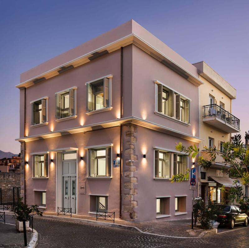 ΕΝΟΙΚΙΑΖΟΜΕΝΑ ΔΩΜΑΤΙΑ ΣΟΥΙΤΕΣ LIGNUM SUITES ΚΑΤΡΕ ΧΑΝΙΑ