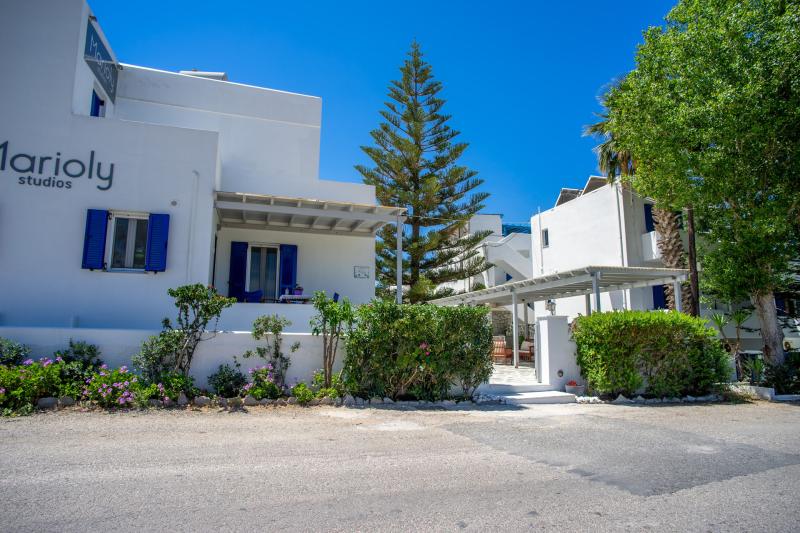 ΕΝΟΙΚΙΑΖΟΜΕΝΑ ΔΩΜΑΤΙΑ ΔΙΑΜΟΝΗ MARIOLY STUDIOS ΠΑΡΟΙΚΙΑ ΠΑΡΟΣ ΚΥΚΛΑΔΕΣ ΣΑΡΡΗ ΑΙΚΑΤΕΡΙΝΗ