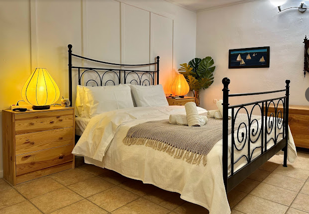 ΕΝΟΙΚΙΑΖΟΜΕΝΑ ΟΙΚΟΓΕΝΕΙΑΚΑ ΔΙΑΜΕΡΙΣΜΑΤΑ CHARA & DROSIA APARTMENTS ΚΡΙΕΖΗ ΥΔΡΑ