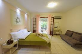 ΦΟΙΒΟΣ ΞΕΝΟΔΟΧΕΙΟ  ΕΝΟΙΚΙΑΖΟΜΕΝΑ ΔΩΜΑΤΙΑ ΛΟΥΤΡΑ ΑΙΔΗΨΟΥ ΕΥΒΟΙΑ