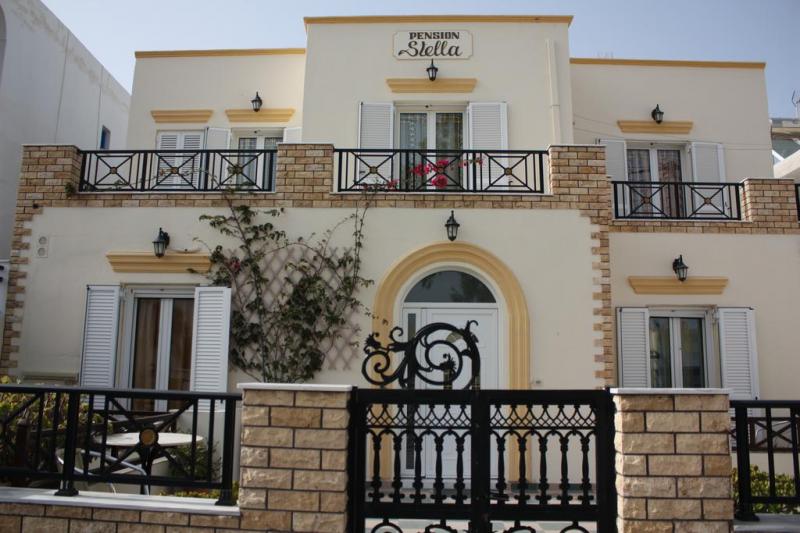 ΕΝΟΙΚΙΑΖΟΜΕΝΑ ΔΩΜΑΤΙΑ PENSION STELLA ΚΑΡΤΕΡΑΔΟΣ ΣΑΝΤΟΡΙΝΗ ΒΑΖΑΙΟΥ ΣΤΥΛΙΑΝΗ