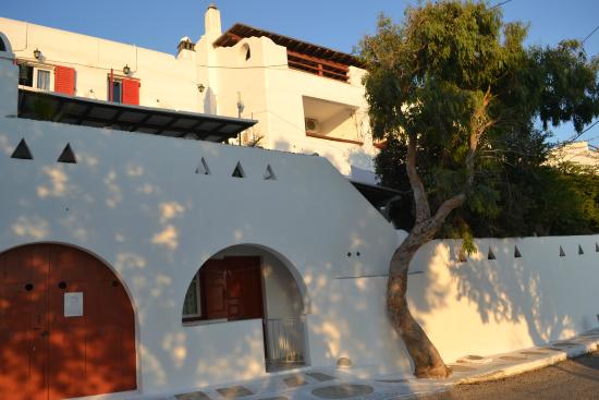 ΕΝΟΙΚΙΑΖΟΜΕΝΑ ΔΩΜΑΤΙΑ MAMA'S PENSION ΑΓΙΟΣ ΣΤΕΦΑΝΟΣ ΜΥΚΟΝΟΣ