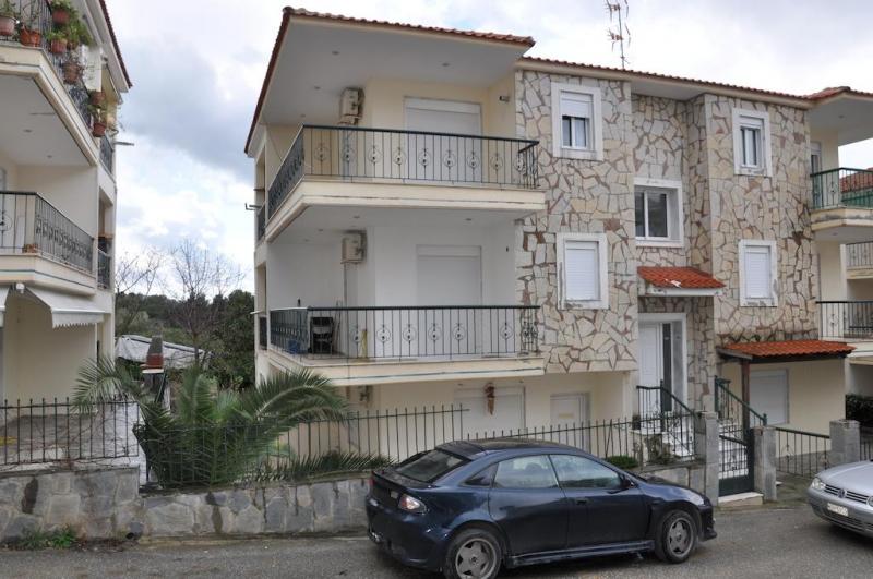 ΕΝΟΙΚΙΑΖΟΜΕΝΑ ΔΩΜΑΤΙΑ ΕΠΙΠΛΩΜΕΝΕΣ ΓΚΑΡΣΟΝΙΕΡΕΣ TATIANA ROOMS TO LET ΚΑΛΛΙΘΕΑ ΧΑΛΚΙΔΙΚΗ