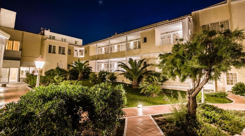ΞΕΝΟΔΟΧΕΙΟ HERMES HOTEL ΕΡΜΟΥΠΟΛΗ ΣΥΡΟΣ ΚΥΚΛΑΔΕΣ