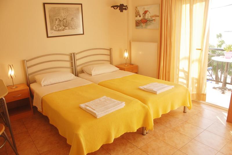 ΕΝΟΙΚΙΑΖΟΜΕΝΑ ΔΩΜΑΤΙΑ ΔΙΑΜΕΡΙΣΜΑΤΑ BLUE SEA ROOMS ΚΑΜΑΡΙΩΤΙΣΣΑ ΣΑΜΟΘΡΑΚΗ ΕΒΡΟΣ ΠΡΩΤΟΨΑΛΤΗΣ ΙΩΑΝΝΗΣ